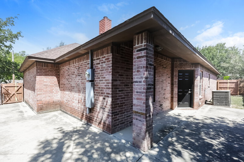 2,320/Mo, 8145 Tanner Ave Fort Worth, TX 76116 Rear View
