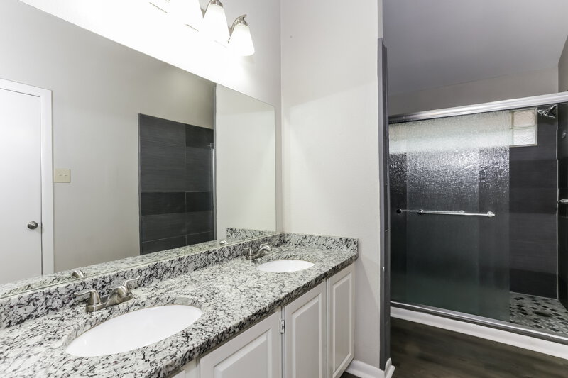 1,780/Mo, 1505 Gainsborough Way Fort Worth, TX 76134 Main Bathroom View