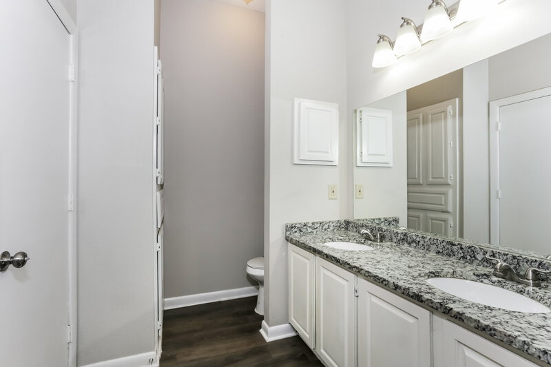 1,780/Mo, 1505 Gainsborough Way Fort Worth, TX 76134 Main Bathroom View 2