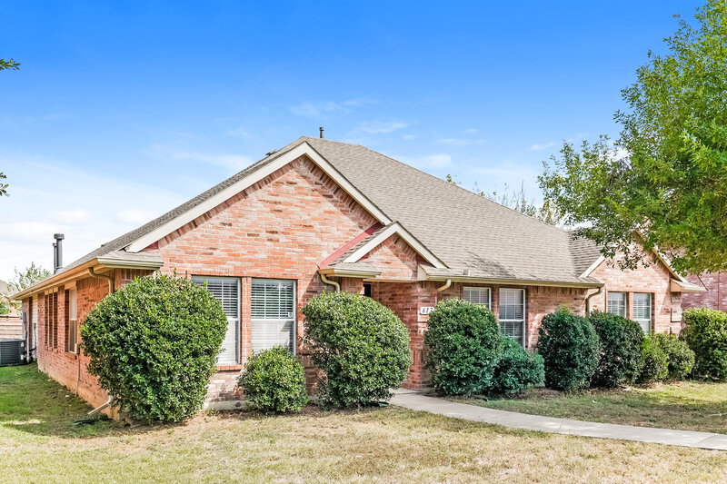 2,430/Mo, 617 Arbor Dr Cedar Hill, TX 75104 Front View