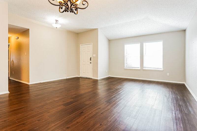 2,430/Mo, 617 Arbor Dr Cedar Hill, TX 75104 Living Room View 2