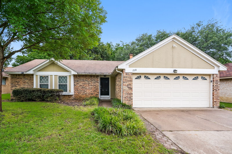 2,250/Mo, 2310 Overbrook Dr Arlington, TX 76014 External View