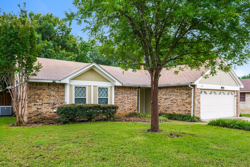 2,250/Mo, 2310 Overbrook Dr Arlington, TX 76014 Front View