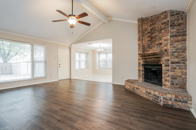 2,250/Mo, 2310 Overbrook Dr Arlington, TX 76014 Living Room View