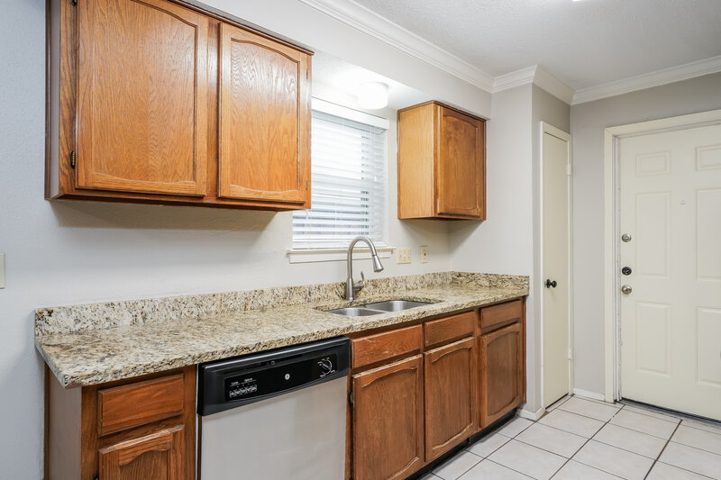 2,250/Mo, 2310 Overbrook Dr Arlington, TX 76014 Kitchen View