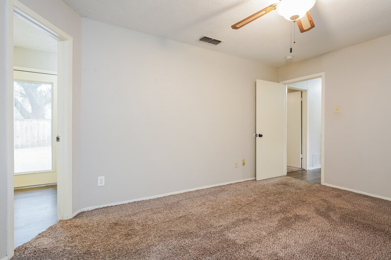2,250/Mo, 2310 Overbrook Dr Arlington, TX 76014 Main Bedroom View 2