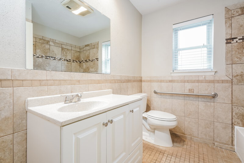 2,250/Mo, 2310 Overbrook Dr Arlington, TX 76014 Bathroom View