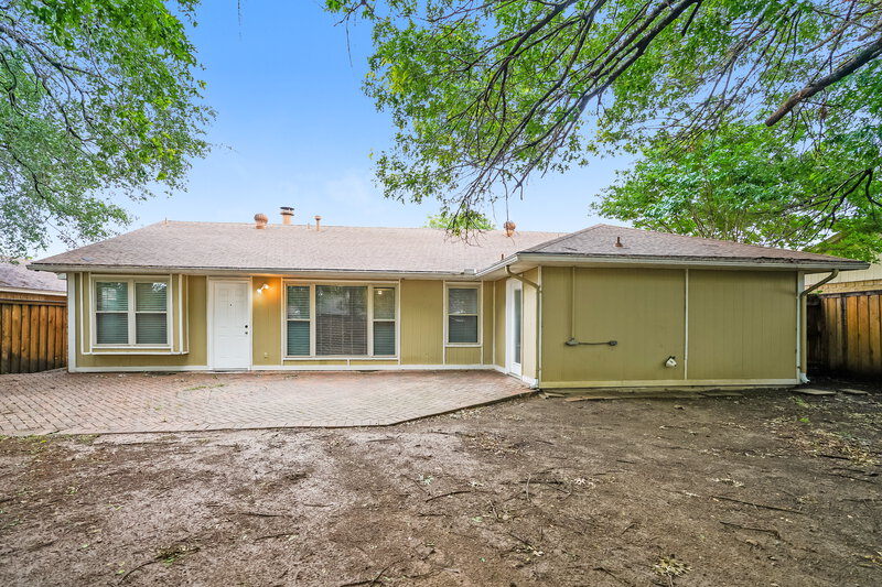2,250/Mo, 2310 Overbrook Dr Arlington, TX 76014 Rear View
