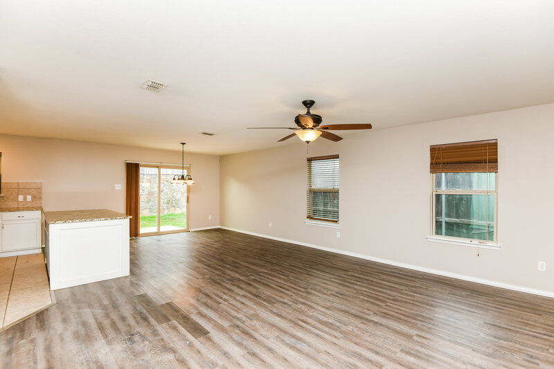 2,350/Mo, 508 Shell St Cedar Hill, TX 75104 Living Room View