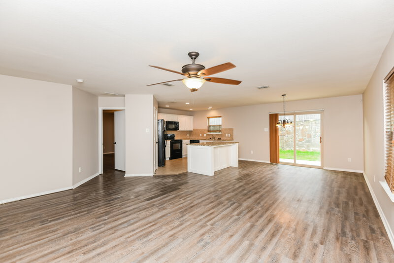 2,350/Mo, 508 Shell St Cedar Hill, TX 75104 Living Room View 2
