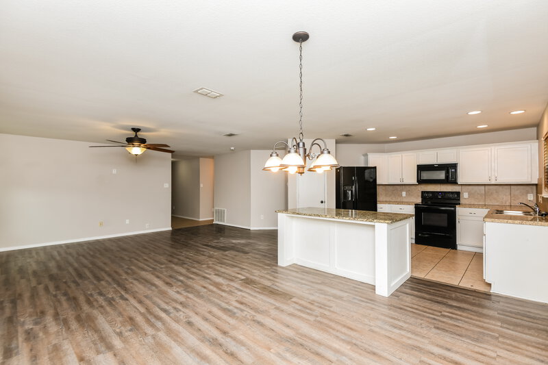 2,350/Mo, 508 Shell St Cedar Hill, TX 75104 Dining Room View 2