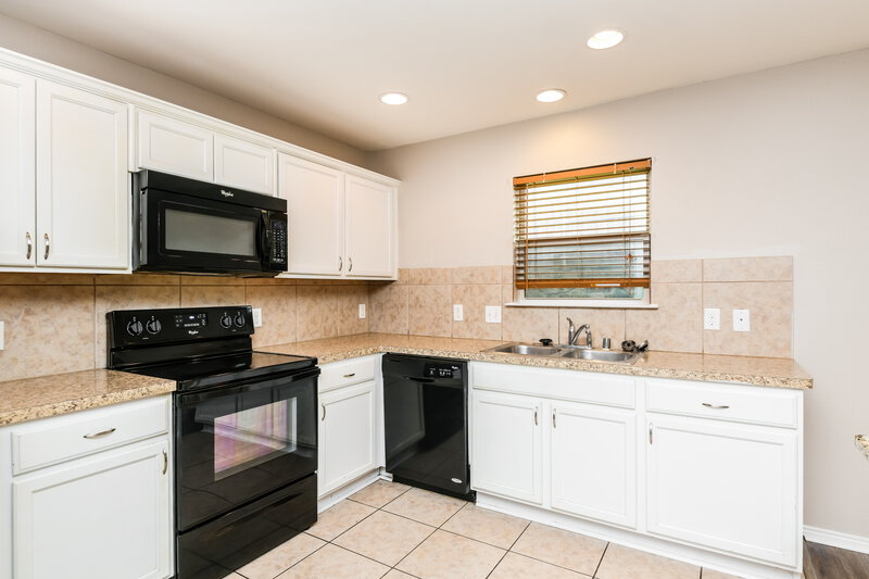 2,350/Mo, 508 Shell St Cedar Hill, TX 75104 Kitchen View 2