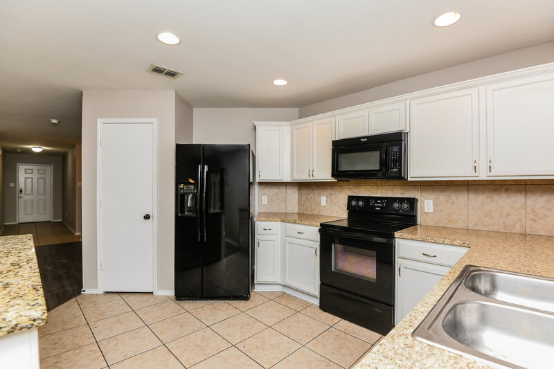 2,350/Mo, 508 Shell St Cedar Hill, TX 75104 Kitchen View 3