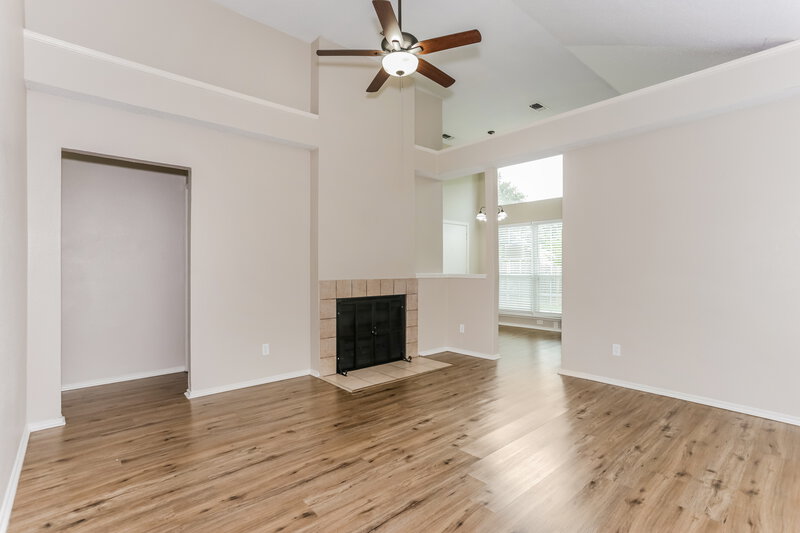 1,770/Mo, 2618 Butterfield Drive Fort Worth, TX 76133 Living Room View 2