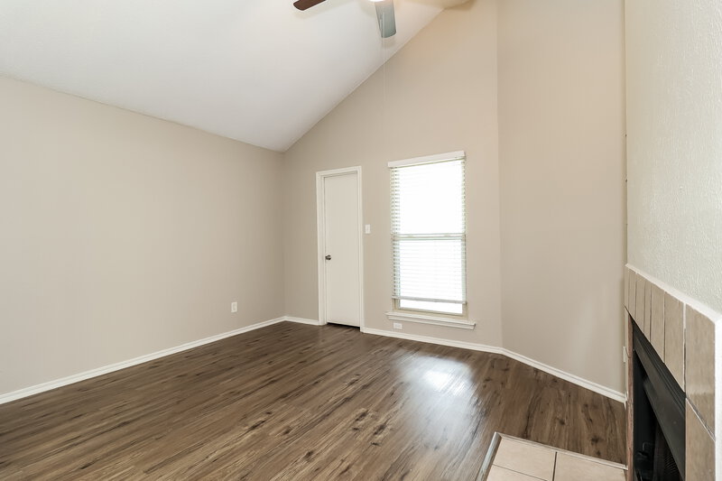 0/Mo, 2618 Butterfield Drive Fort Worth, TX 76133 Living Room View