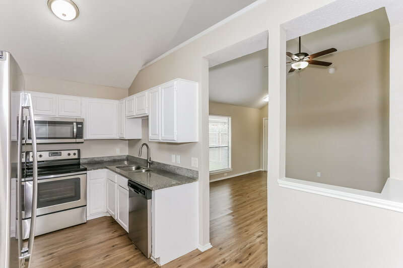 1,770/Mo, 2618 Butterfield Drive Fort Worth, TX 76133 Kitchen View 2