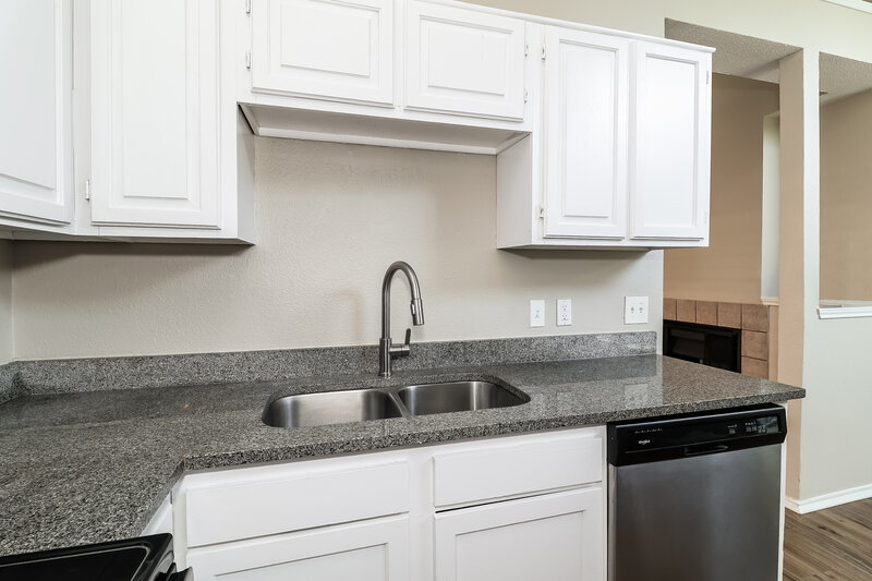 0/Mo, 2618 Butterfield Drive Fort Worth, TX 76133 Kitchen View 2