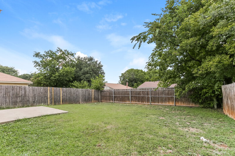 1,770/Mo, 2618 Butterfield Drive Fort Worth, TX 76133 Backyard View