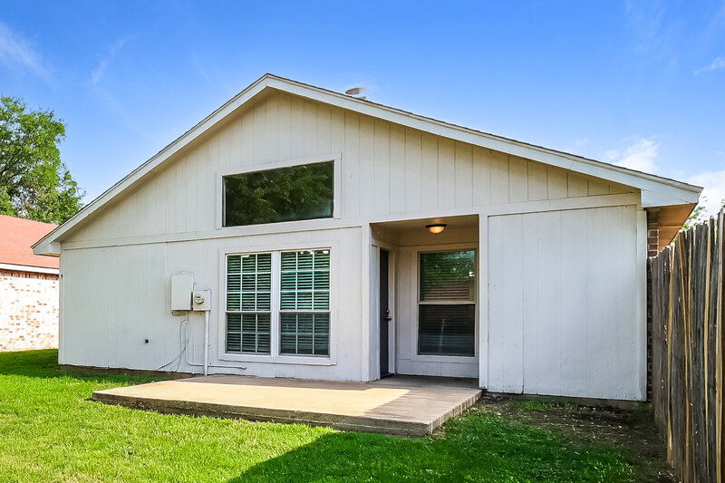 0/Mo, 2618 Butterfield Drive Fort Worth, TX 76133 Rear View