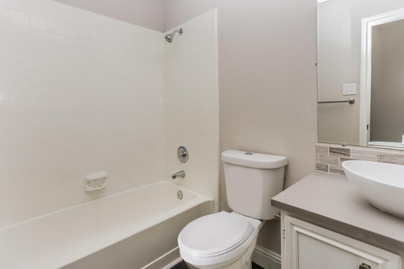 2,380/Mo, 2220 Augusta St Lancaster, TX 75146 Bathroom View
