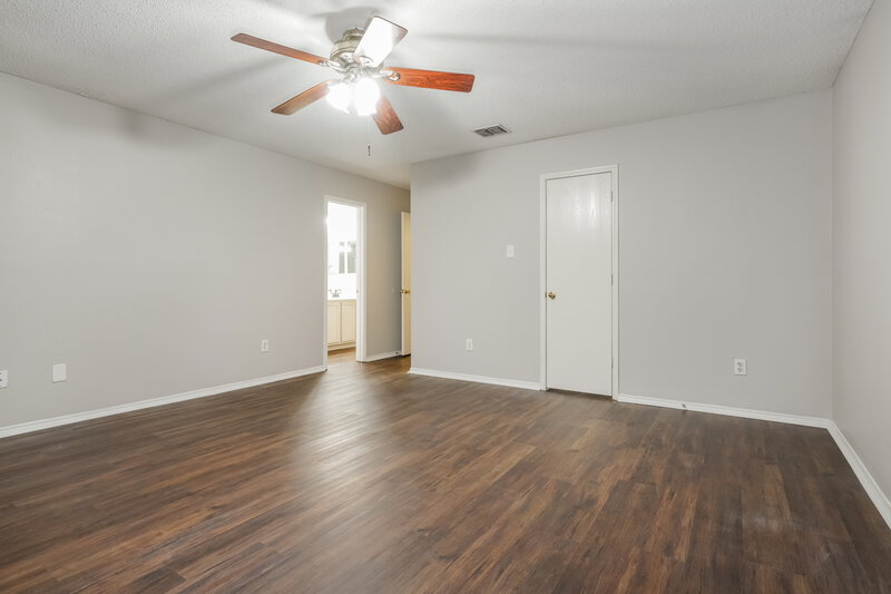 2,250/Mo, 1037 Bannack Dr Arlington, TX 76001 Main Bedroom View 2