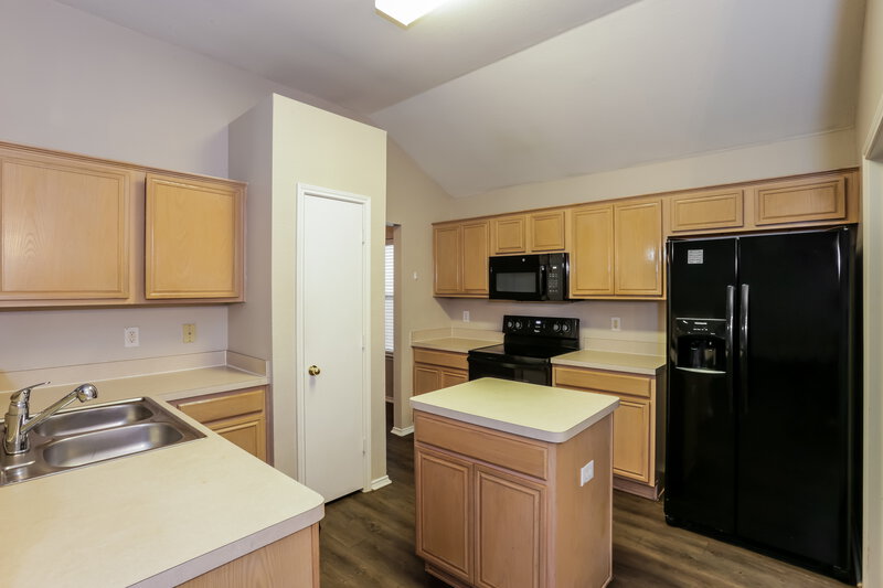 2,140/Mo, 1735 Oneal Street Lancaster, TX 75134 Kitchen View