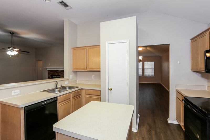 2,140/Mo, 1735 Oneal Street Lancaster, TX 75134 Kitchen View 2