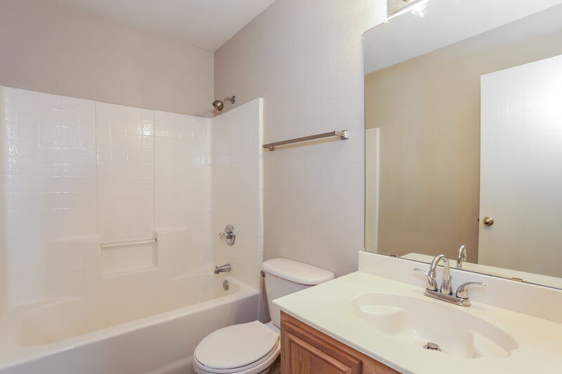 2,140/Mo, 1735 Oneal Street Lancaster, TX 75134 Bathroom View