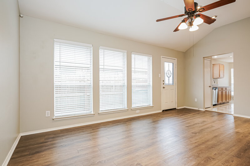 1,900/Mo, 13911 Creek Crossing Dr. Dallas, TX 75253 Living Room View 2