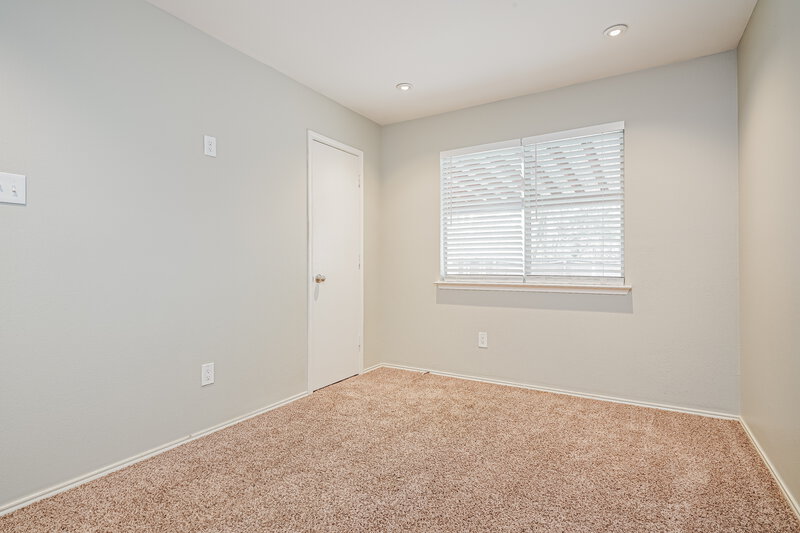 1,900/Mo, 13911 Creek Crossing Dr. Dallas, TX 75253 Bedroom View 2
