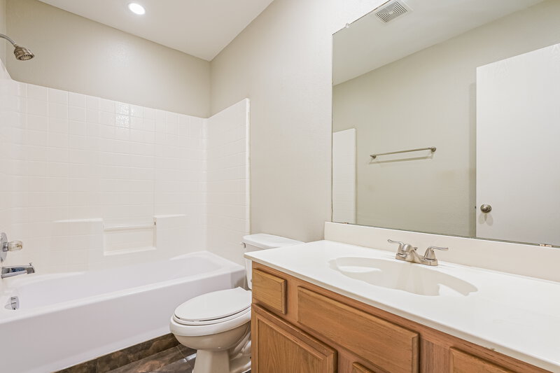 1,900/Mo, 13911 Creek Crossing Dr. Dallas, TX 75253 Bathroom View