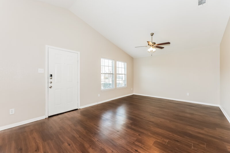 2,195/Mo, 926 Hannah Way Dallas, TX 75253 Family Room View