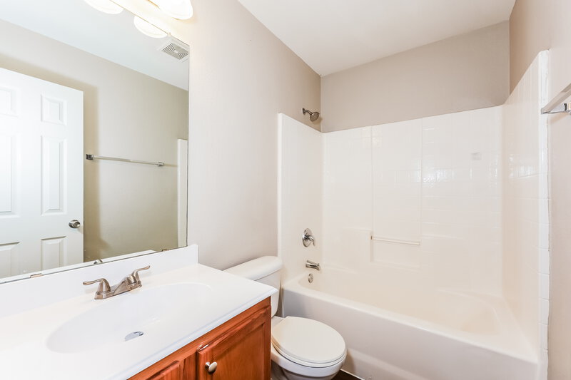 2,195/Mo, 926 Hannah Way Dallas, TX 75253 Bathroom View