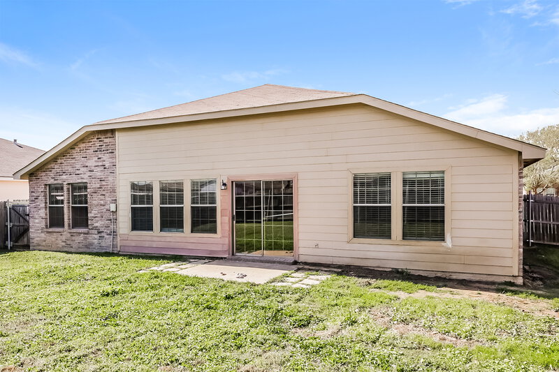 2,195/Mo, 926 Hannah Way Dallas, TX 75253 Rear View 2