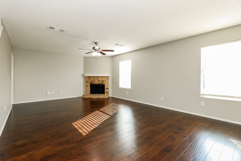 2,920/Mo, 517 Nuffield Lane Crowley, TX 76036 Living Room View