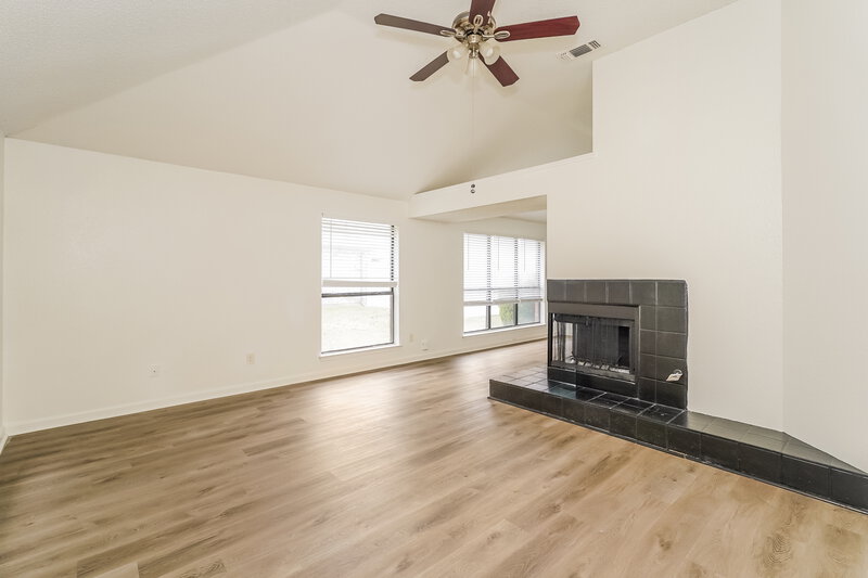 2,160/Mo, 936 Manor Dr Desoto, TX 75115 Living Room View