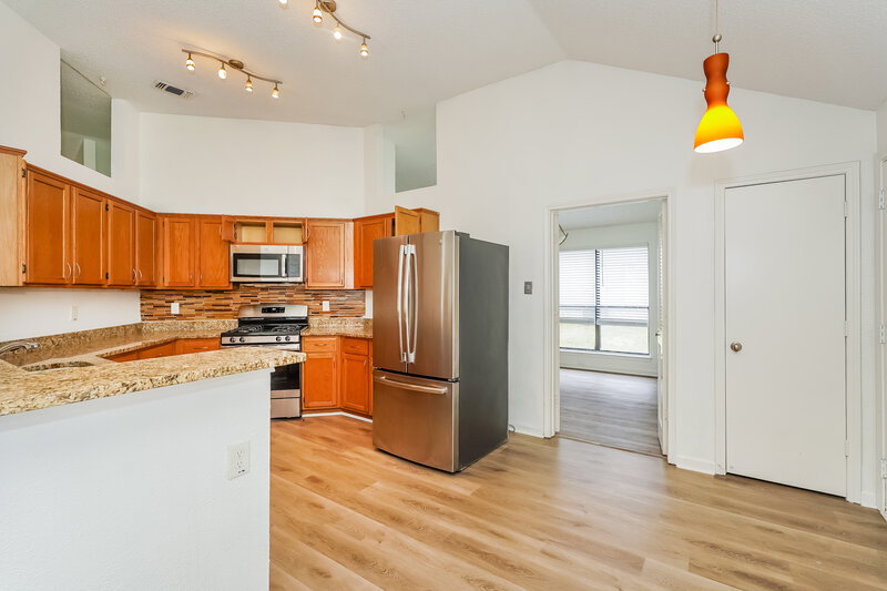 2,160/Mo, 936 Manor Dr Desoto, TX 75115 Kitchen View
