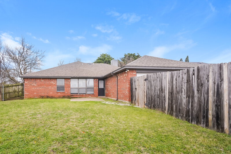 2,160/Mo, 936 Manor Dr Desoto, TX 75115 Rear View