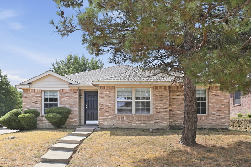 2,085/Mo, 2712 Tranquil Way Dallas, TX 75237 External View