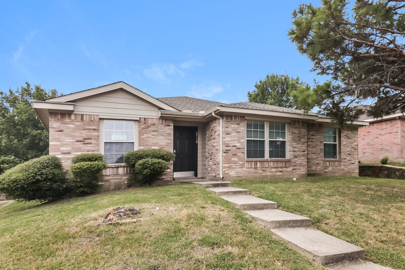 2,020/Mo, 2712 Tranquil Way Dallas, TX 75237 Front View