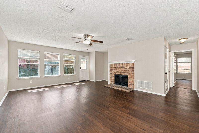 2,085/Mo, 2712 Tranquil Way Dallas, TX 75237 Living Room View