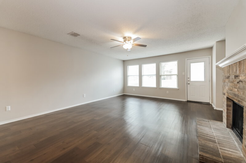 2,020/Mo, 2712 Tranquil Way Dallas, TX 75237 Living Room View 2