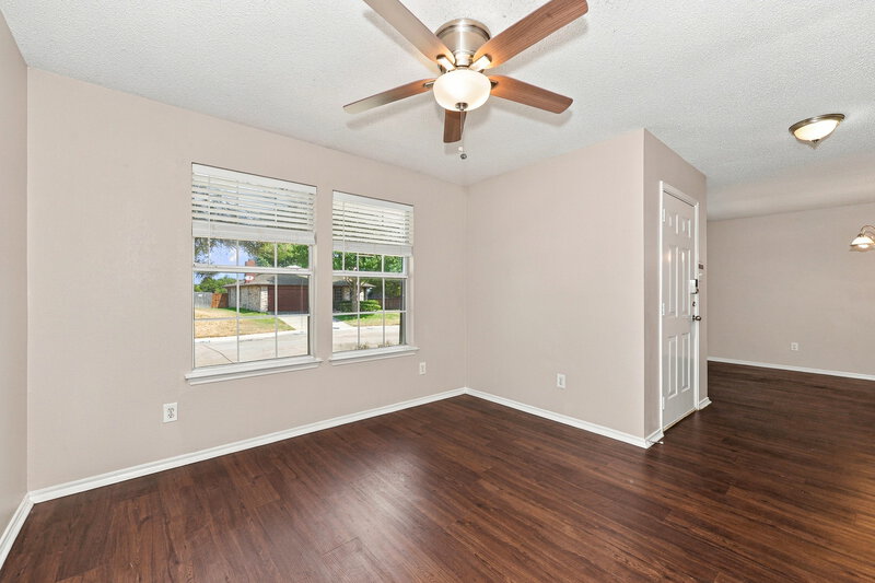 2,085/Mo, 2712 Tranquil Way Dallas, TX 75237 Office View