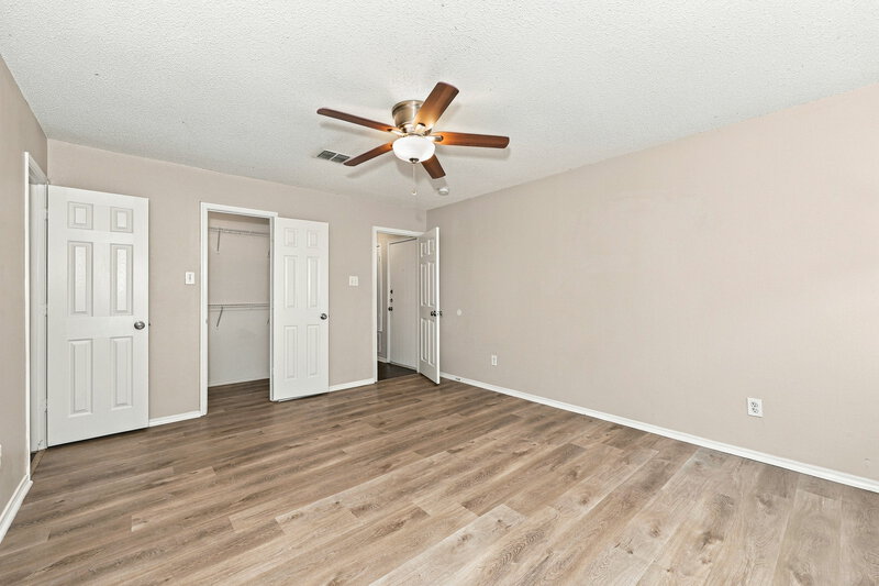 2,085/Mo, 2712 Tranquil Way Dallas, TX 75237 Primary Bedroom View 2