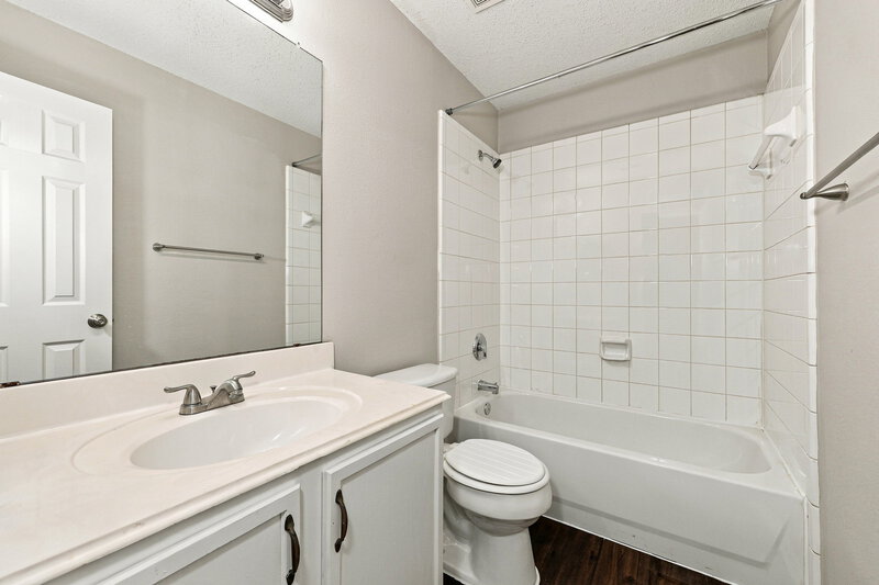 2,085/Mo, 2712 Tranquil Way Dallas, TX 75237 Bathroom View