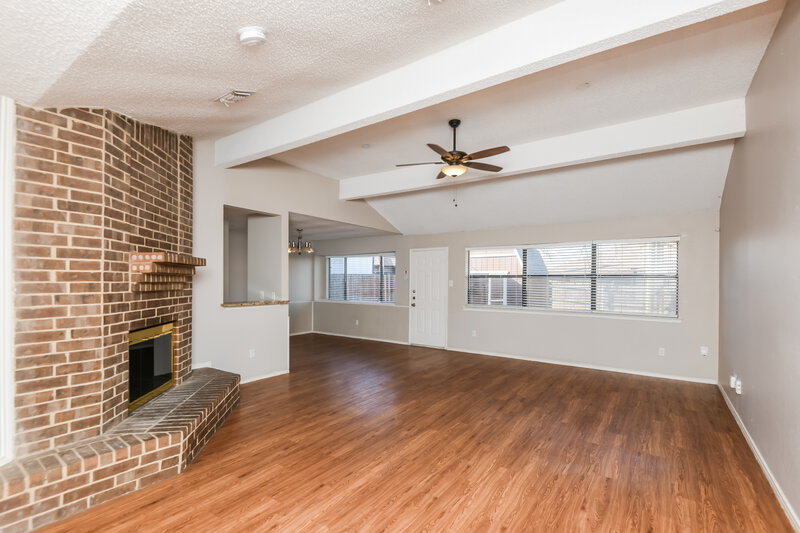 2,105/Mo, 6436 Peggy Dr Fort Worth, TX 76133 Living Room View 2