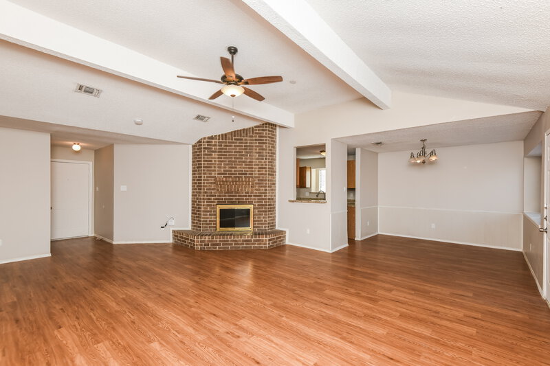 2,105/Mo, 6436 Peggy Dr Fort Worth, TX 76133 Living Room View 3