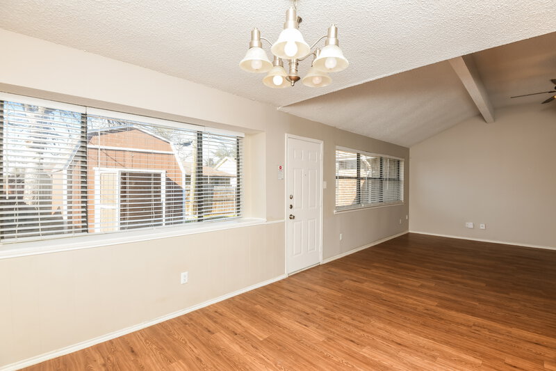 2,105/Mo, 6436 Peggy Dr Fort Worth, TX 76133 Dining Room View