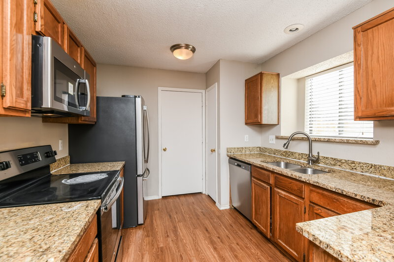 2,105/Mo, 6436 Peggy Dr Fort Worth, TX 76133 Kitchen View