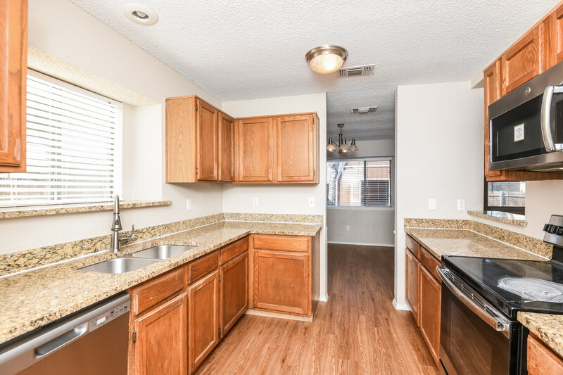 2,105/Mo, 6436 Peggy Dr Fort Worth, TX 76133 Kitchen View 2